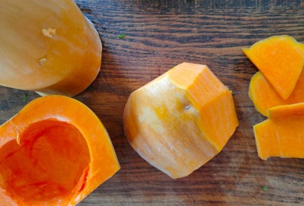 Фото шага рецепта Тыква жаренная с кускусом 176176 шаг 1