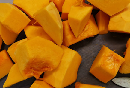 Фото шага рецепта Тыквенный суп с бальзамическим кремом 151779 шаг 1  