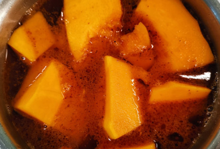 Фото шага рецепта Тыквенный суп с бальзамическим кремом 151779 шаг 8  