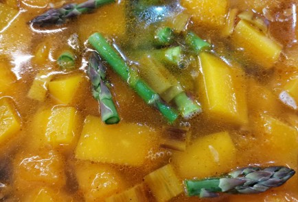 Фото шага рецепта Тыквенный суп со спаржей 152365 шаг 5  