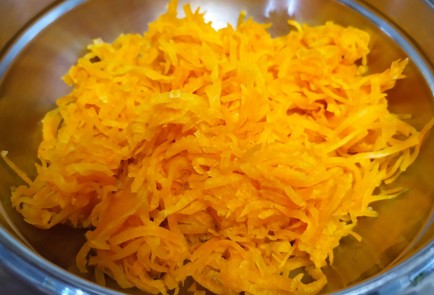 Фото шага рецепта Тыквенные драники 189238 шаг 1  