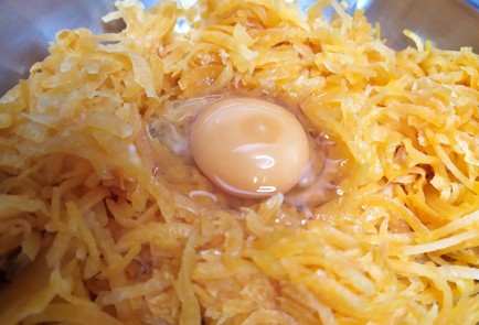 Фото шага рецепта Тыквенные драники 189238 шаг 2  