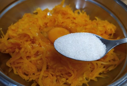 Фото шага рецепта Тыквенные драники 189238 шаг 4  