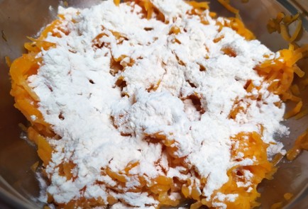 Фото шага рецепта Тыквенные драники 189238 шаг 5  