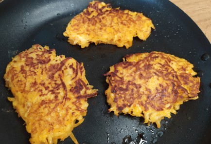 Фото шага рецепта Тыквенные драники 189238 шаг 8  