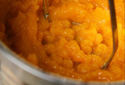 Фото шага рецепта Тыквенные маффины 190567 шаг 1  