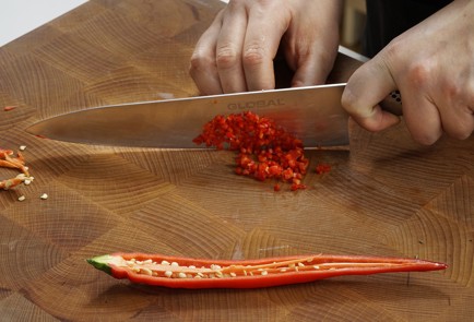 Фото шага рецепта Тыквенные оладьи с пармезаном и чили 152993 шаг 4  