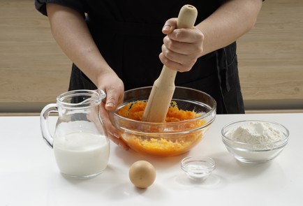 Фото шага рецепта Тыквенные оладьи с пармезаном и чили 152993 шаг 5  