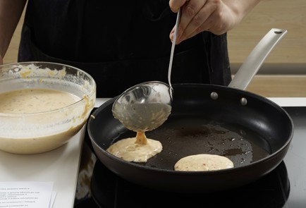 Фото шага рецепта Тыквенные оладьи с пармезаном и чили 152993 шаг 7  