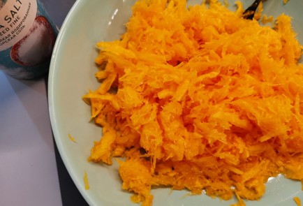 Фото шага рецепта Тыквенные оладьи 191447 шаг 3  