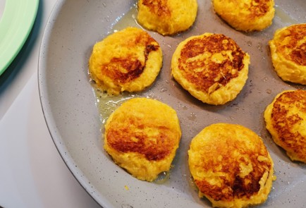 Фото шага рецепта Тыквенные оладьи 191447 шаг 9  