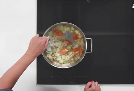 Фото шага рецепта Тыквенный суп с кокосовым молоком 174751 шаг 6  