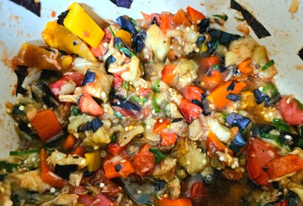 Фото шага рецепта Тплый салат из печных овощей 189186 шаг 11  