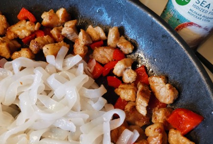 Фото шага рецепта Удон со свининой 189309 шаг 12  