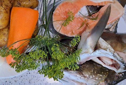 Фото шага рецепта Уха из двух видов рыбы 186610 шаг 1  