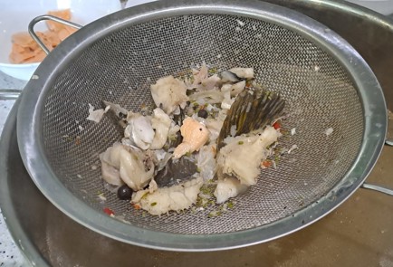 Фото шага рецепта Уха из двух видов рыбы 186610 шаг 13  