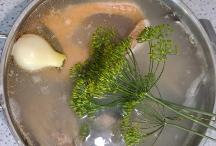 Фото шага рецепта Уха из двух видов рыбы 186610 шаг 9  