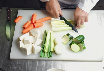 Фото шага рецепта Уха из сибаса 28379 шаг 1  