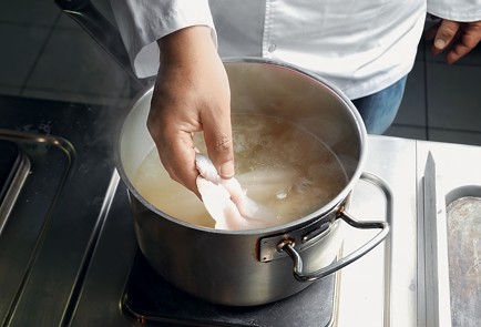 Фото шага рецепта Уха из сибаса 28379 шаг 6  