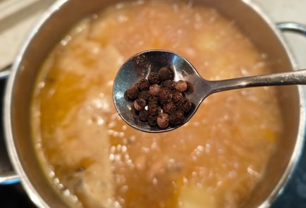 Фото шага рецепта Уха пофински со сливками 175330 шаг 15  