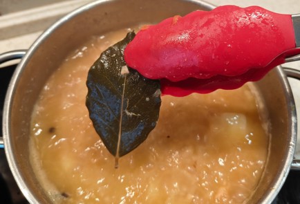 Фото шага рецепта Уха пофински со сливками 175330 шаг 16  