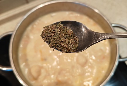 Фото шага рецепта Уха пофински со сливками 175330 шаг 18  