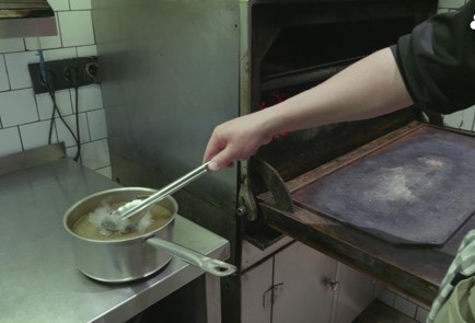 Фото шага рецепта Уха с угольком 152520 шаг 12  