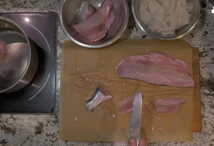 Фото шага рецепта Уха с угольком 152520 шаг 3  