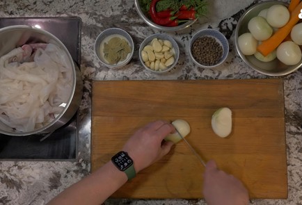 Фото шага рецепта Уха с угольком 152520 шаг 4  