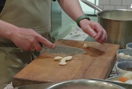 Фото шага рецепта Уха с угольком 152520 шаг 5  