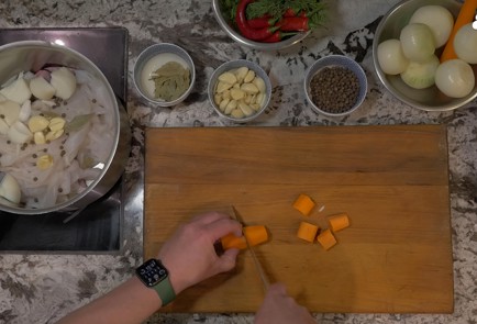 Фото шага рецепта Уха с угольком 152520 шаг 6  