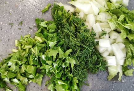 Фото шага рецепта Южный салат с авокадо в сметанном соусе 152337 шаг 3