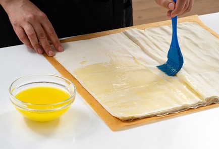 Фото шага рецепта Улитки из теста фило с томатами и оливками 173695 шаг 6  