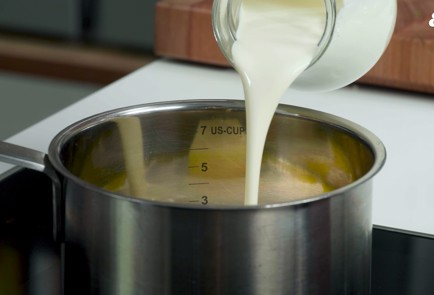 Фото шага рецепта Универсальный сливочный соус 152266 шаг 3  