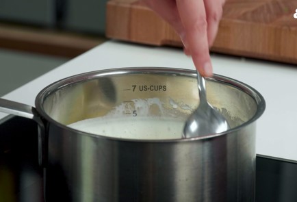 Фото шага рецепта Универсальный сливочный соус 152266 шаг 4  