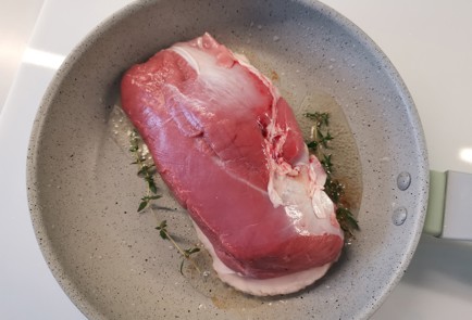 Фото шага рецепта Утиная грудка на сковороде 191164 шаг 3  