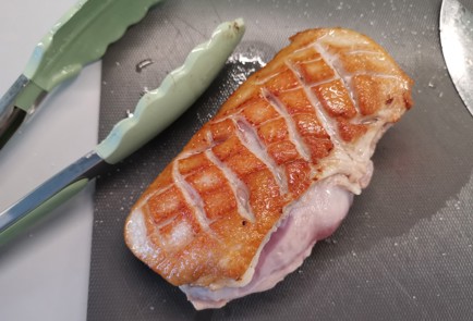 Фото шага рецепта Утиная грудка на сковороде 191164 шаг 5  