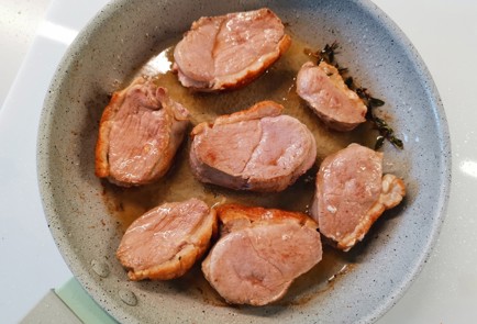 Фото шага рецепта Утиная грудка на сковороде 191164 шаг 9  