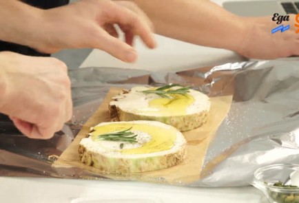 Фото шага рецепта Утиная грудка с гарниром из корня сельдерея манго и белых грибов 126095 шаг 1  