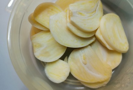 Фото шага рецепта Утиная грудка с хрустящей корочкой 188210 шаг 2