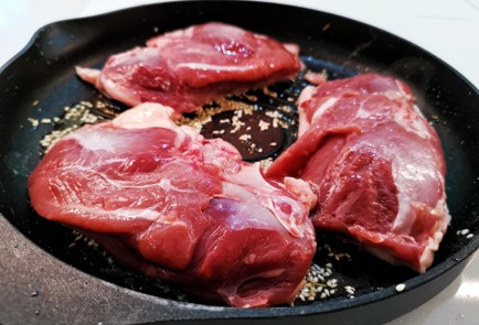 Фото шага рецепта Утиная грудка с итальянскими травами 140694 шаг 2  