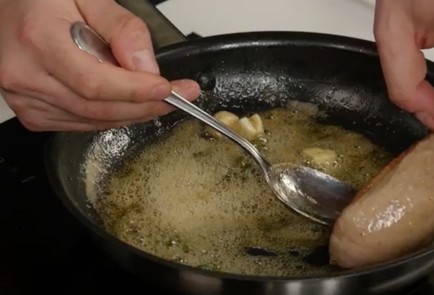 Фото шага рецепта Утиная грудка с морковным кремом и мушмулой 93126 шаг 4  