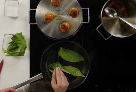 Фото шага рецепта Утиная грудка с морковным кремом и мушмулой 93126 шаг 7  