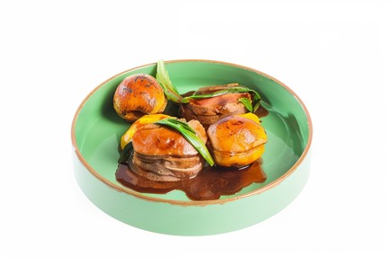 Фото шага рецепта Утиная грудка с морковным кремом и мушмулой 93126 шаг 8  