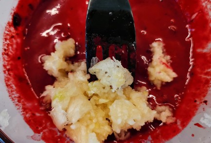 Фото шага рецепта Утиная грудка запеченная в ягодном соусе 152853 шаг 4  