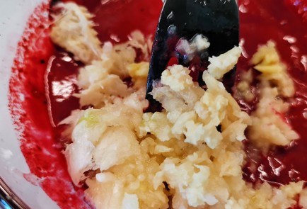 Фото шага рецепта Утиная грудка запеченная в ягодном соусе 152853 шаг 5  