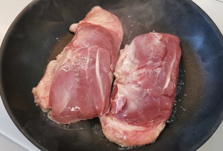 Фото шага рецепта Утиная грудка запеченная в ягодном соусе 152853 шаг 7  