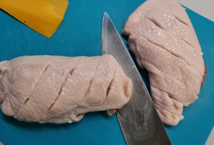 Фото шага рецепта Утиная грудка 190625 шаг 2  