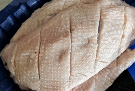 Фото шага рецепта Утиное филе обжаренное на сковороде 151769 шаг 2