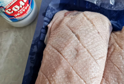 Фото шага рецепта Утиное филе обжаренное на сковороде 151769 шаг 3